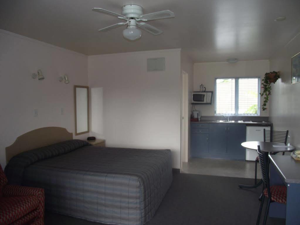 Avenue Heights Motel Whangarei Buitenkant foto